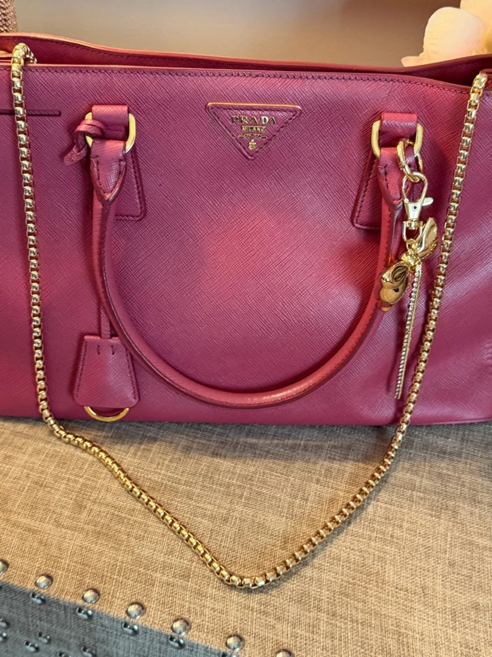 EUC Prada Pink Saffiano Leather Gold 50 in Crossbody Handbag Bow Charm dust bag - Picture 5 of 17